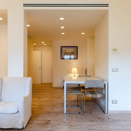 Joivy Spacious Family Retreat - Two With Balcony