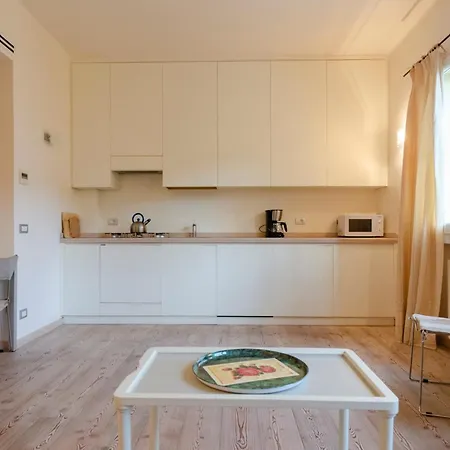 Joivy Spacious Family Retreat - Two With Balcony Apartment *