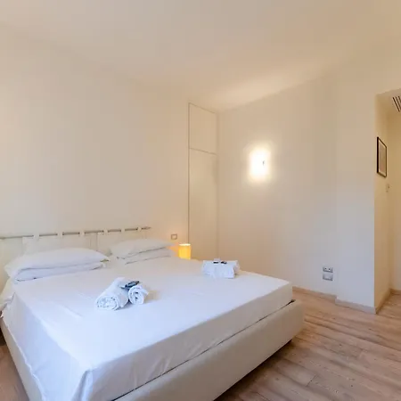 Apartment Joivy Spacious Family Retreat - Two With Balcony *