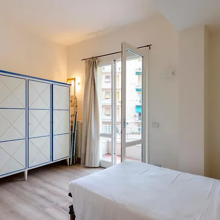 Apartment Joivy Spacious Family Retreat - Two With Balcony *