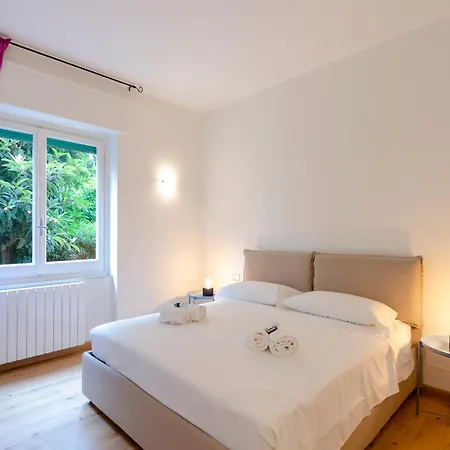 Joivy Spacious Family Retreat - Two With Balcony *