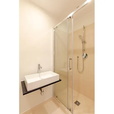 Apartment Joivy Spacious Family Retreat - Two With Balcony