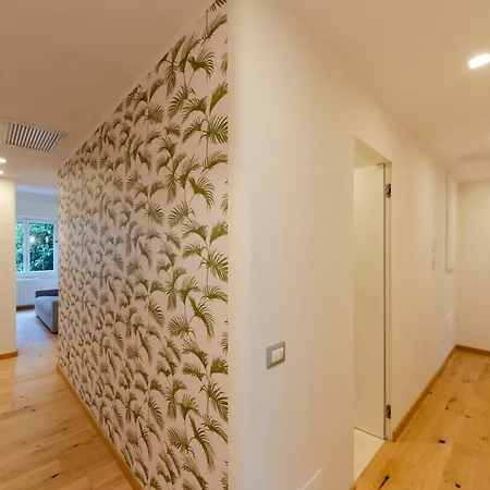 Joivy Spacious Family Retreat - Two With Balcony Apartment *