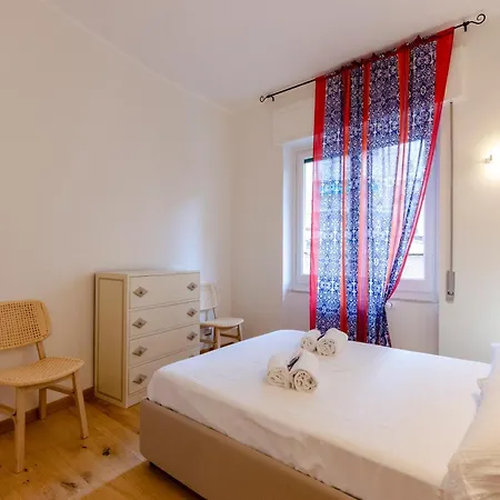 Joivy Spacious Family Retreat - Two With Balcony