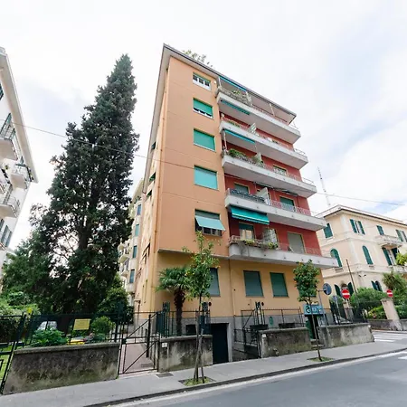 Joivy Spacious Family Retreat - Two With Balcony Apartment *
